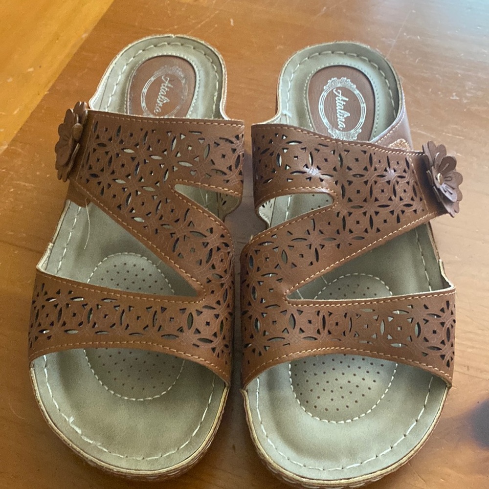 Sandals size 8
